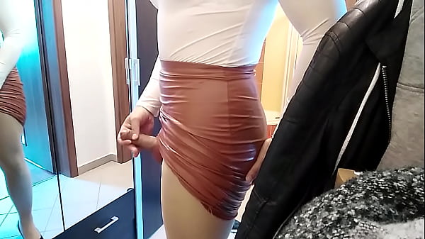 Play MP4 - Skirt masturbation