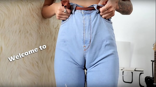 What an Amazing Ax Cameltoe in Tight Jeans and Perfect Ass! Longue Tongue! Superb Babe