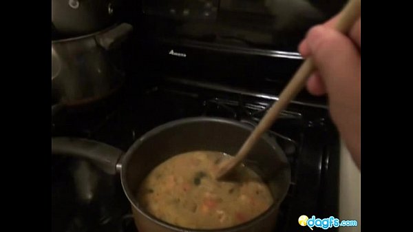 Play MP4 - My emo girlfriend preparing dinner naked