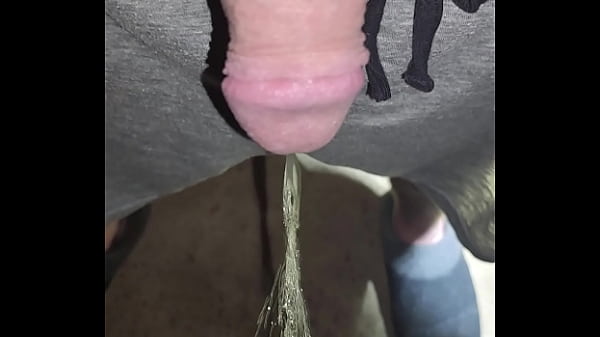 Play MP4 - Kaso221 - pissing off the sidewalk