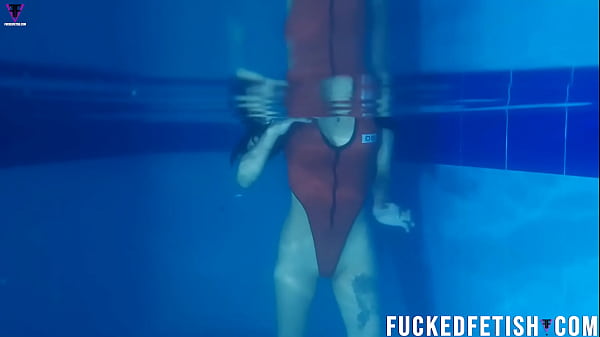 Skinny helen diving mask night pool 