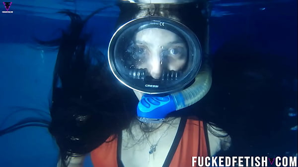 Skinny helen diving mask night pool 