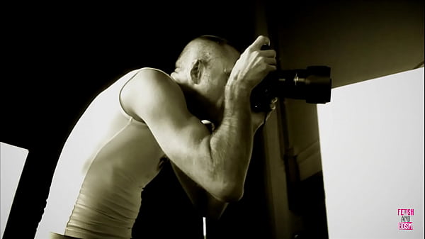 Nonton The Individual With A Blonde Complexion Engaged In A Bathing Activity, Thus Exposing Her Oral Cavity thumbnail