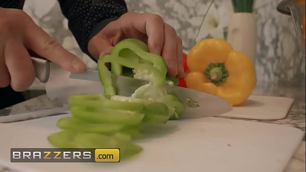 Play MP4 - BRAZZERS - Cherry Devivre Gets Her Pussy Eaten By The Chef While Her Husband&rsquo;s Not Paying Attention