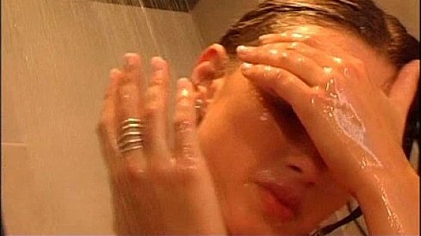 Teen Bulle Pee in Shower 