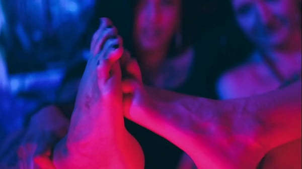 Nonton My Big Feet Licked For The First Time In My Life thumbnail