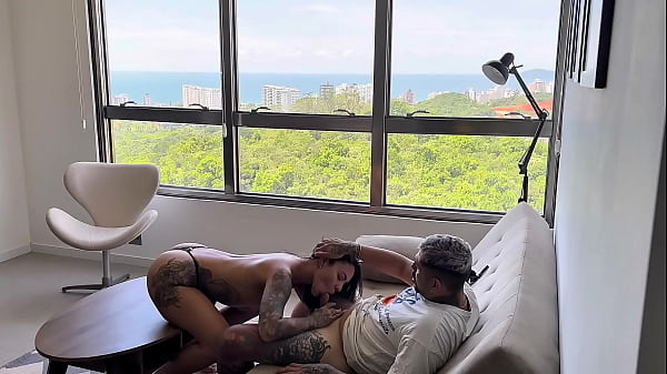 Dormiu sem lençol entao metigostososem dóna gostosa