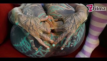 Nonton Slim Inked Girls Cuties Double Teamed By The Hung Soundman thumbnail