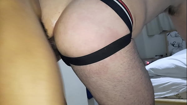 Play MP4 - A esposa foi trabalhar e o coroa fui dar cu