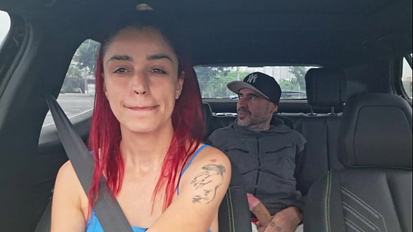 Casada vira motoristade APP e fode com passageiros!!