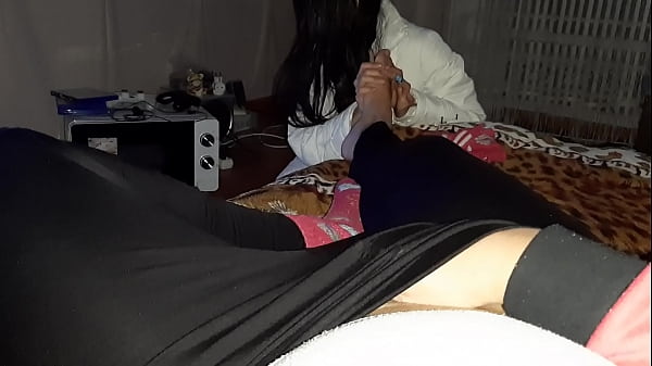 Play MP4 - While my girlfriend watches a movie and massages my legs&comma; I masturbate - Fly girls orgasm