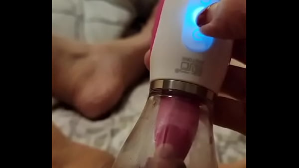 Play MP4 - My girlfriend playing with her clitoris sucker