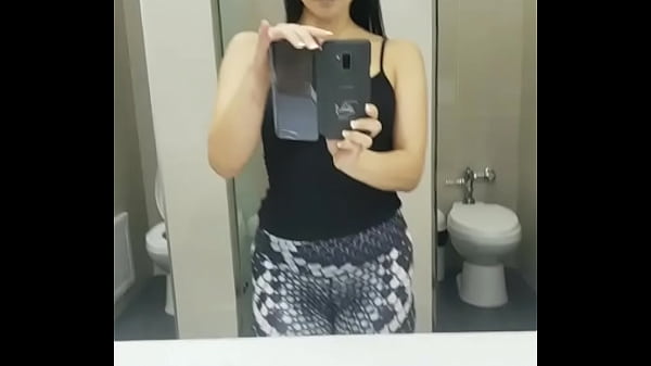 Play MP4 - Claudia a&period; mostrado el poto en el ba&ntilde;o &lpar;CACHERAZA&rpar;