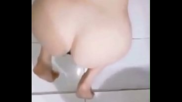 Chuva dourada, mijada na boca da minha putinha que serve outros machos 