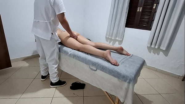 Play MP4 - The doctor performs several exams on the patient's ass and pussy before eating her ass