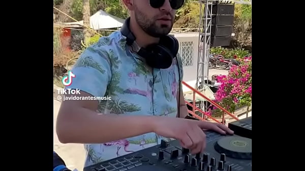 Nonton Tralelro Tralala thumbnail