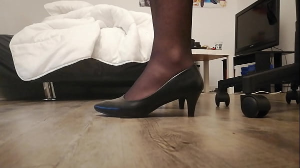 High heel crossdresser shoeplay
