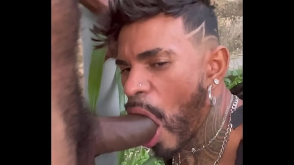 Play MP4 - Depois que eu sai da academia fui na trilha do arpoador aqui no Rio de Janeiro e mamei v&aacute;rios garotos e todos do pau grande