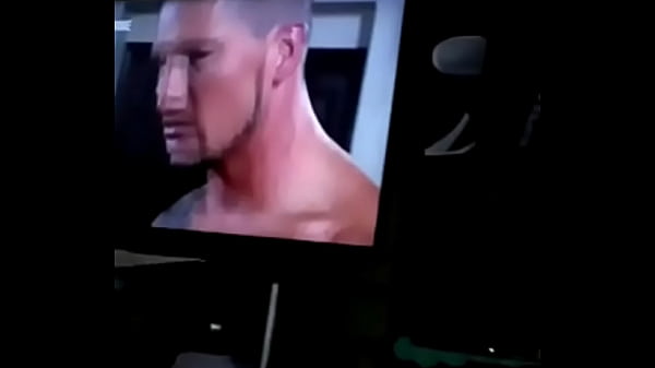 Punheta no banheiro e no sofa 