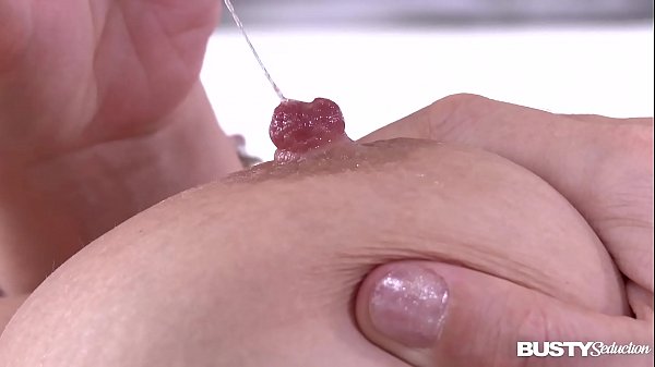 Busty seduction Victoria_Summers_fills her shavedwet pussy with_banana