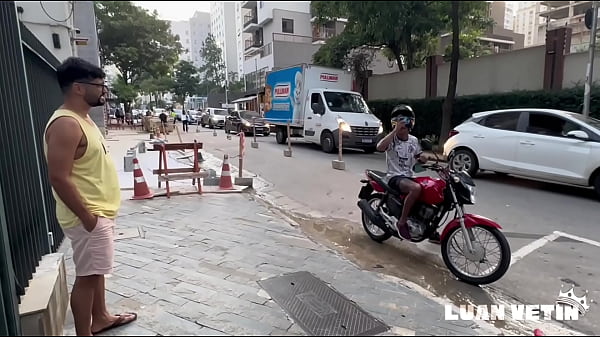 Viado Faz Ido De Coxinha, Mas Na Verdade Estava Louco Na Lingui&ccedil;a! thumbnail