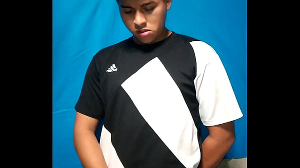 Joven Latino Caliente En Su Cuarto thumbnail