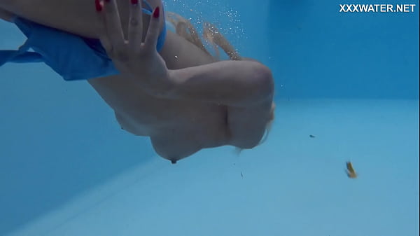 Emily Ross sexy milf underwater_nude erotics