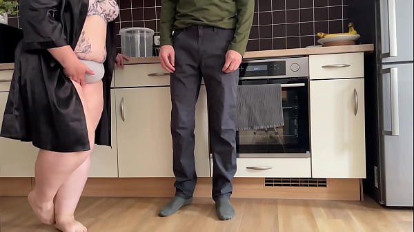 Nonton Slutty Mother In Law Does What She Does! thumbnail