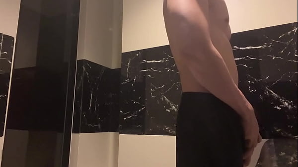 Nonton I Follow My Step Bro In The Bathroom thumbnail