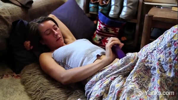 Yanks HairyHoney Roe Plays_With Her Toy