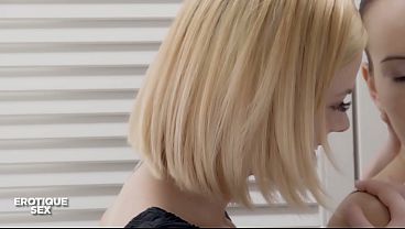 Nonton Lucky Guy Seduces Two Gorgeous Models Into Steamy Threesome thumbnail