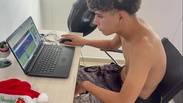 Nonton Me Aprovecho Que Mi Hermanastra Me Pide Ayuda Con Sus Tareas Para Seducirla Y Introducir Mi Gran Polla. thumbnail