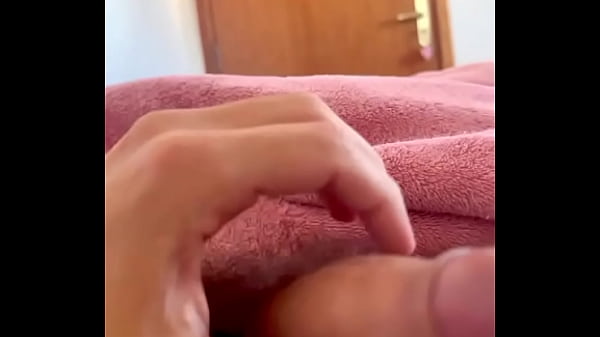 Acordei, senti o cheir&atilde;o de pica e fiquei galud&atilde;o ?. Queria voc&ecirc; aqui pra chupar essa rola peluda #chudai #wataa 