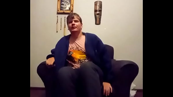 Show my feet on a chair