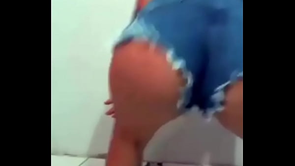 Novinha rebolando a raba del&iacutecia