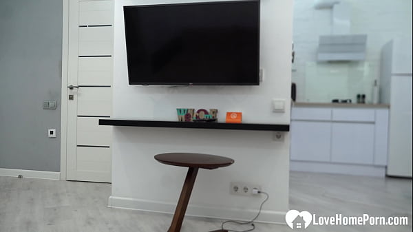 Nonton She Loves To Put It In Her Mouth thumbnail