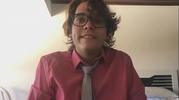 NOVINHO COME MÃEE TIA AO MESMO_TEMPO BOQUETE E_PICA