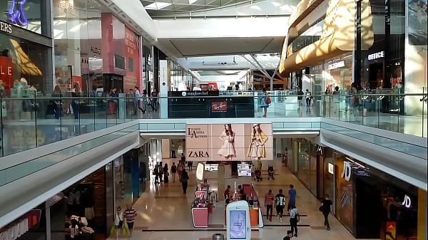 Nonton Mall In Canada thumbnail