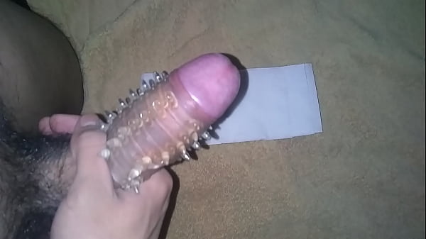 Usandomi juguete roto para masturbarme