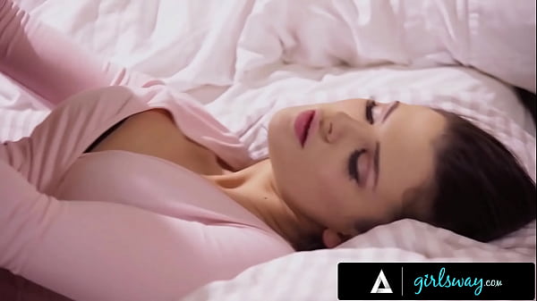 Pain Massage Quickly Turns Into Tribbing 