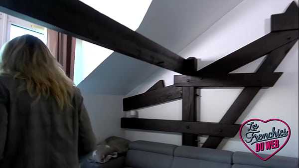 Play MP4 - Elisa&comma; 26ans&comma; agente immobili&egrave;re sexy