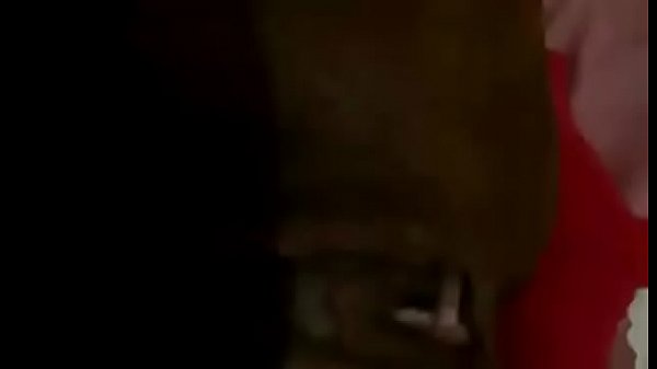 Nonton Putinha Coroa Enfiando Banana E Gozando thumbnail