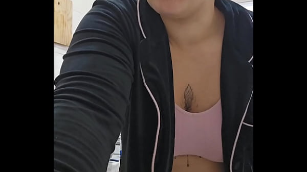 Nesse frio eu fico com os farol acesso e a buceta &uacute;mida o tempo todo 