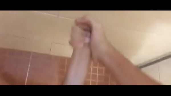 Sonada en el ba&ntilde;o 