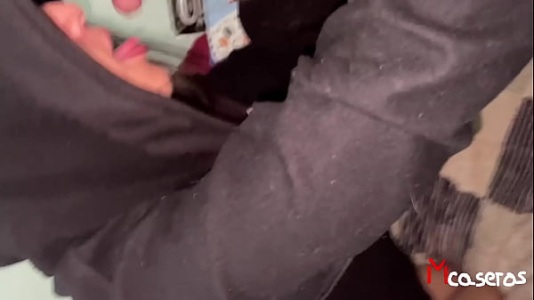 Play MP4 - Trio casero con Jovencita Mexicana se la cogen entre dos amigos y le hacen una doble penetracion