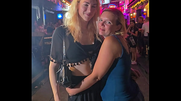 On a pass&eacute; une bonne soir&eacute;e &agrave; bangkok avec tonio et lysia notre ch&eacute;rie 