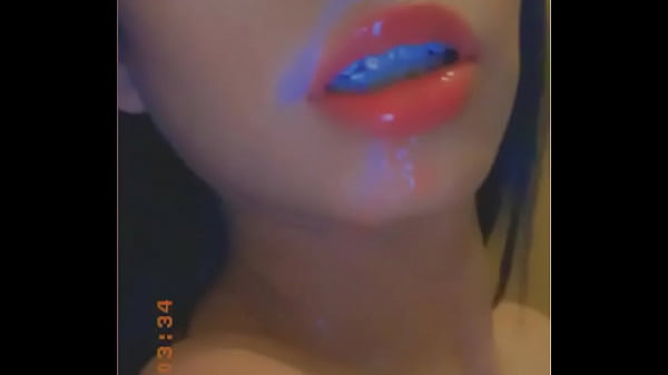 Play MP4 - Se graba con la leche en la cara 2