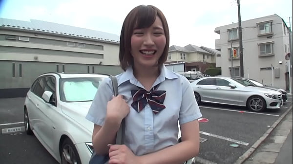 街で見つけたjをゲームに誘う。国旗を10分暗記し、国名を全部言えたら10万円！育ちがよさそうに見えたが電マの刺激にイキまくるスケベj。最早暗記タイムを続けるのは困難。挿れたい&hellip;と言い出したのでツルツルのスケベマ○コ堪能しちゃいました！ thumbnail