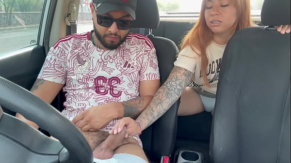 MASTURBANDO_A TAXISTA EN LA_CALLE