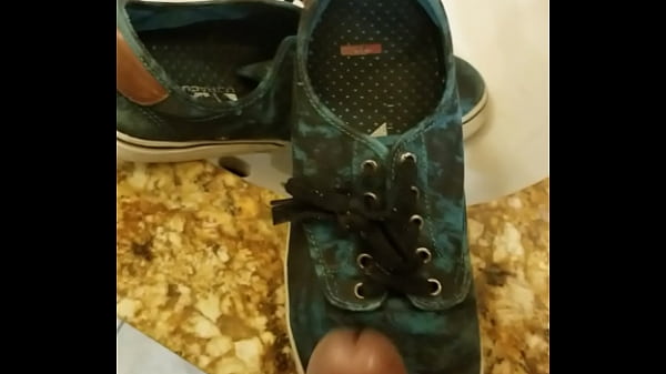 Painting a pair of VANS